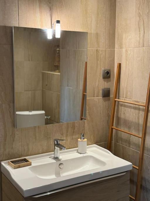Appartement De Plain-Pied Avec Jardin Aviñón Exterior foto